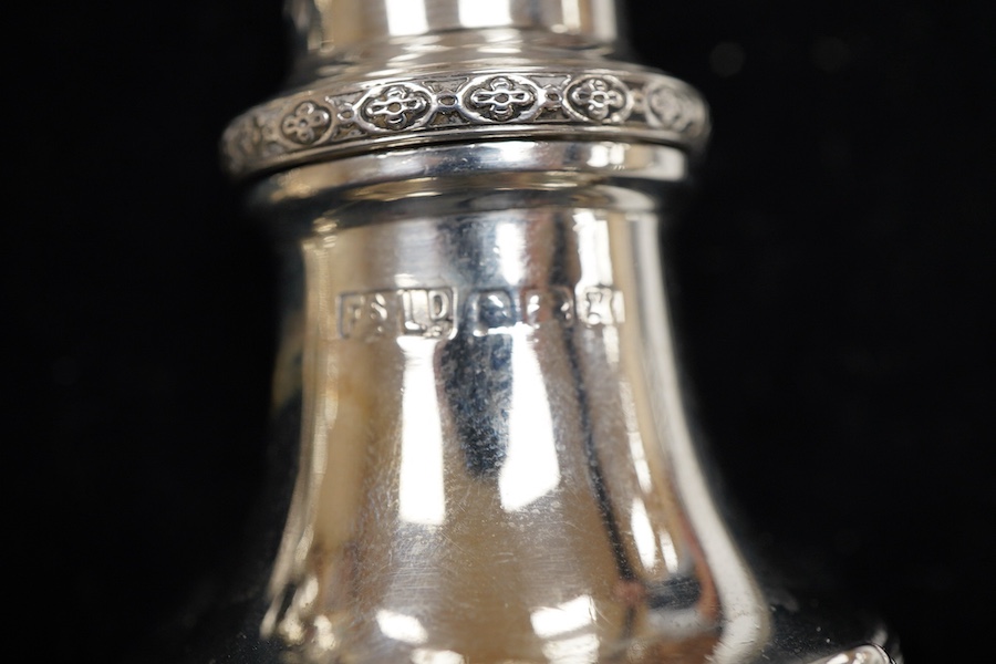 A cased six piece silver condiment set by Finnegans, Ltd, Birmingham, 1940, together with four earlier matched silver condiment spoons by Adie Brothers, 20oz.